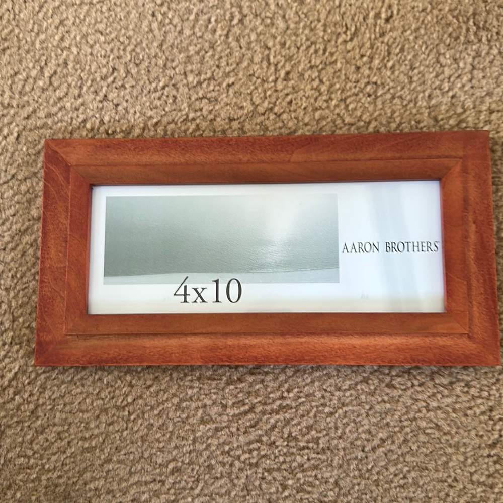 Brand new Aaron Brothers picture frame 4x10. Made in Thailand
